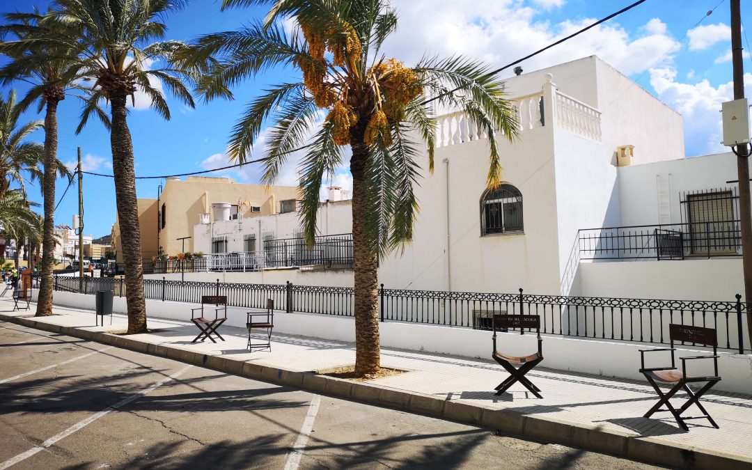 Tabernas “sienta” a sus premios western en la avenida principal  