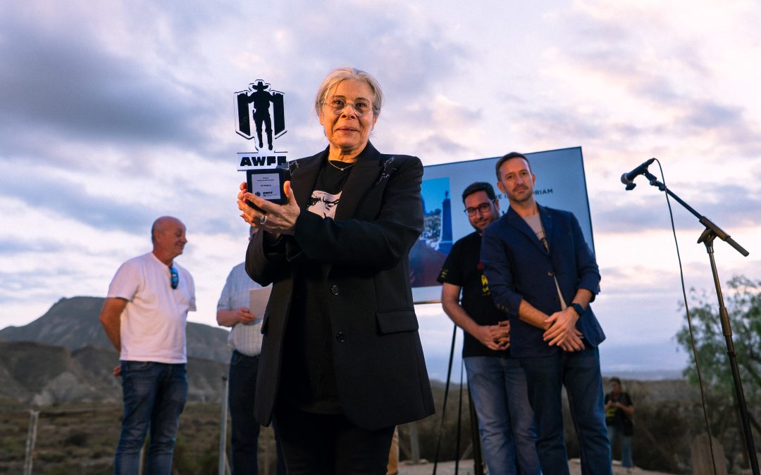 “Después del Óscar, este es el título por el que mi padre habría estado más orgulloso”: Roberta Wallach recoge en Tabernas el Premio ‘Leone in Memoriam’